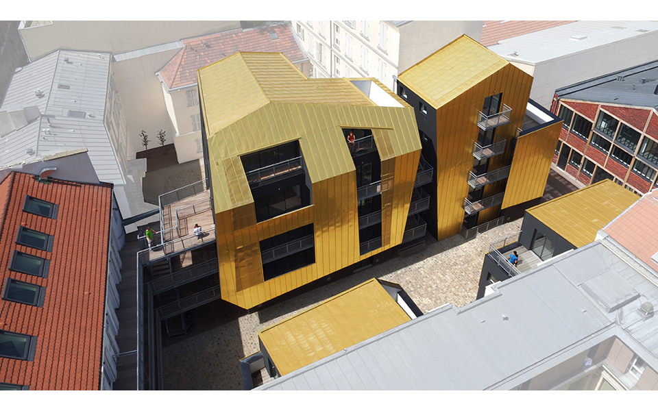 vue aerienne du 168 rue de Crimée, à paris 18 | 31 logements sociaux | toiture et façades en cuivre doré